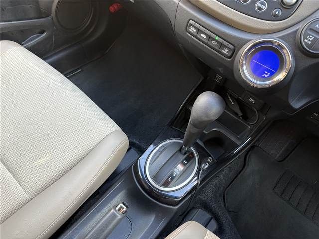 HONDA FIT SHUTTLE HYBRID 2011