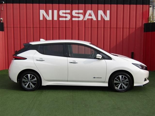 NISSAN LEAF 2021