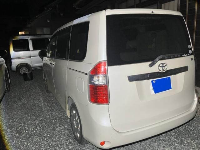 TOYOTA NOAH 2009