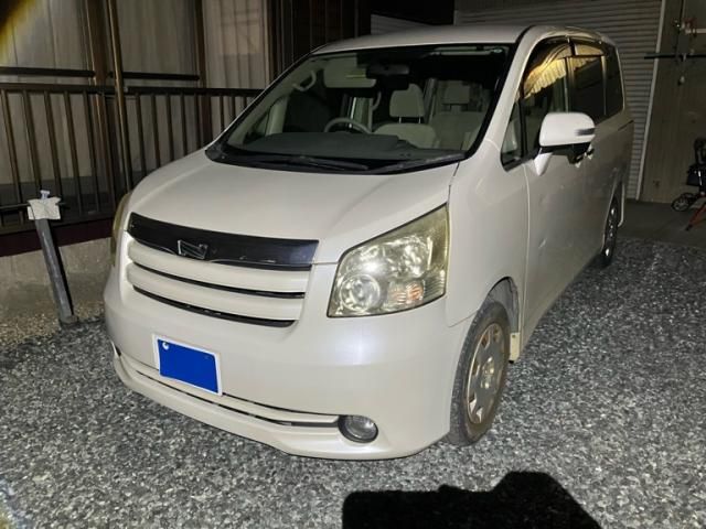 TOYOTA NOAH 2009