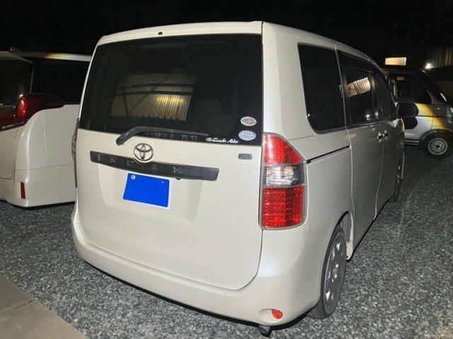 TOYOTA NOAH 2009