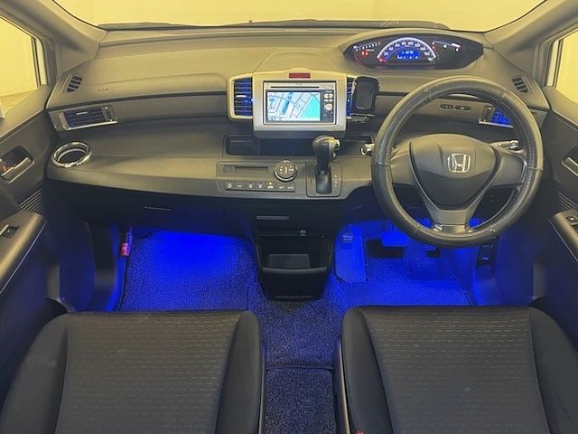 HONDA FREED Spike 2011