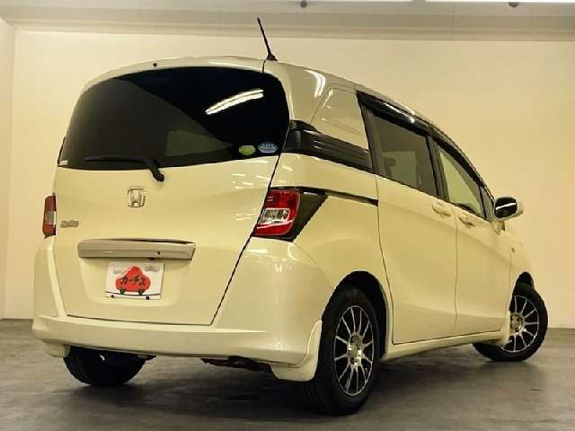 HONDA FREED Spike 2011