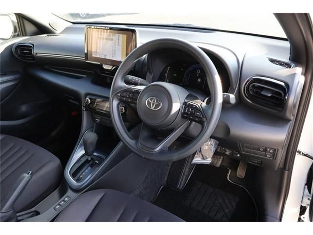 TOYOTA YARIS HYBRID 2025