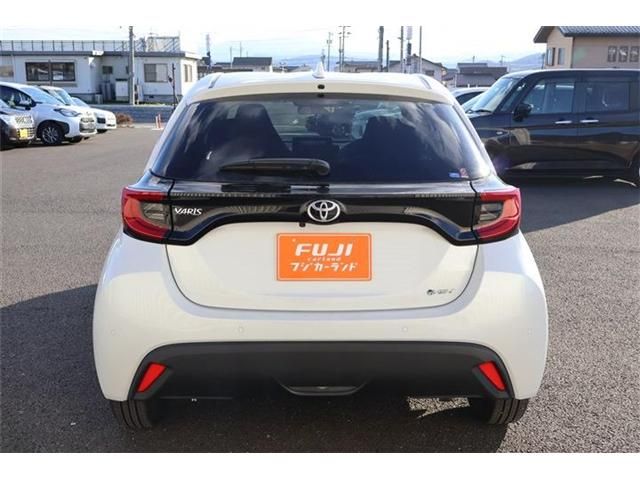 TOYOTA YARIS HYBRID 2025