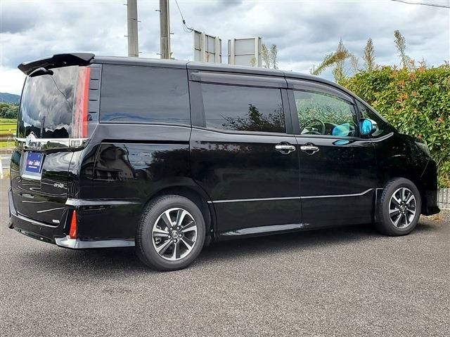 TOYOTA NOAH 2021