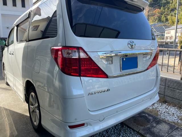 TOYOTA ALPHARD 2010