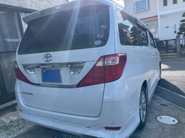 TOYOTA ALPHARD 2010