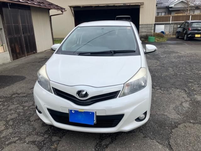 TOYOTA VITZ 2013
