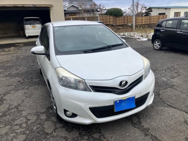 TOYOTA VITZ 2013