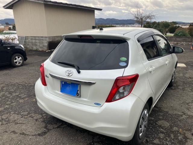 TOYOTA VITZ 2013