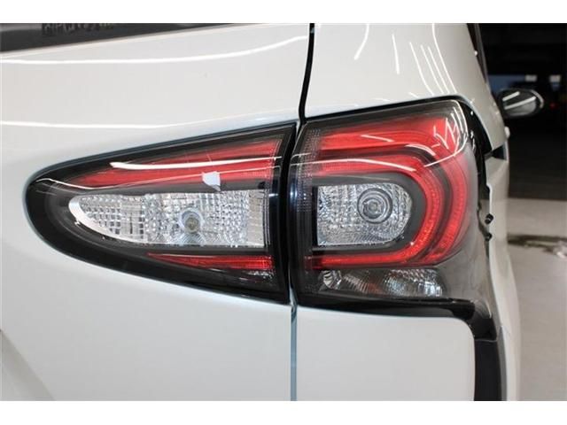 TOYOTA SIENTA HYBRID 2018