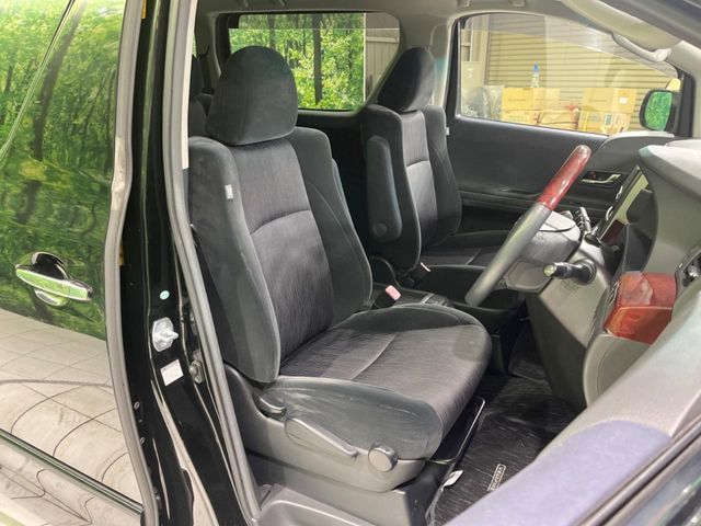 TOYOTA VELLFIRE 2010