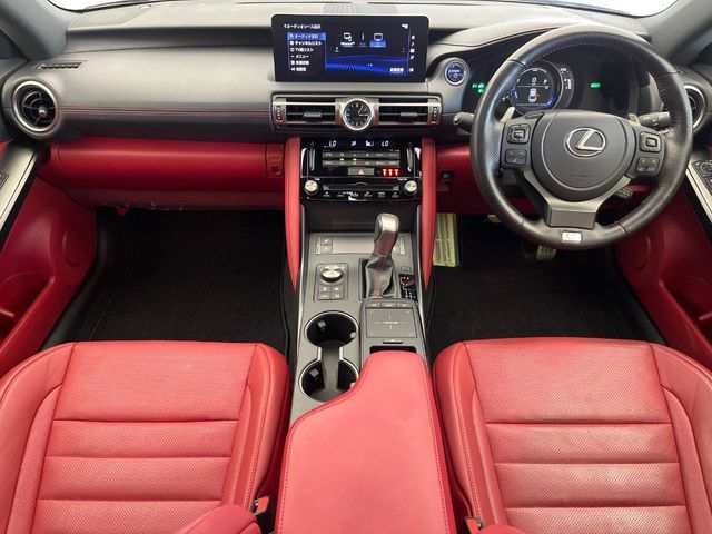 TOYOTA LEXUS IS300h 2022