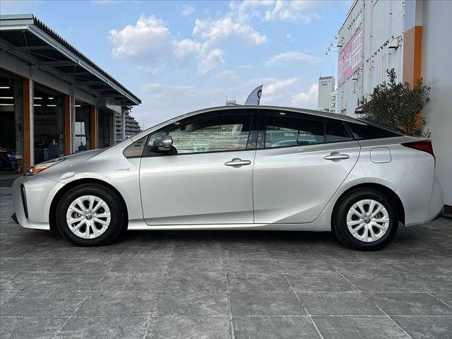 TOYOTA PRIUS 2019