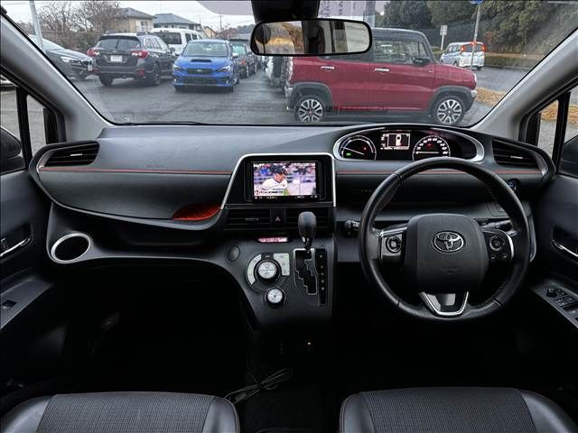 TOYOTA SIENTA HYBRID 2017