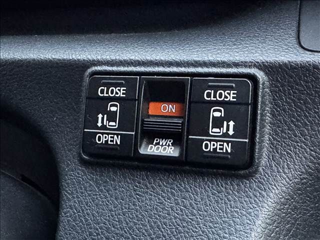 TOYOTA SIENTA HYBRID 2017