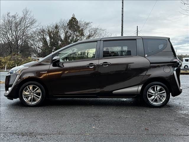 TOYOTA SIENTA HYBRID 2017