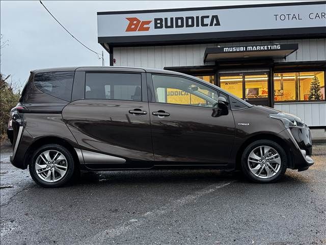 TOYOTA SIENTA HYBRID 2017