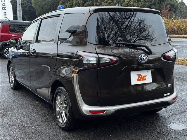 TOYOTA SIENTA HYBRID 2017