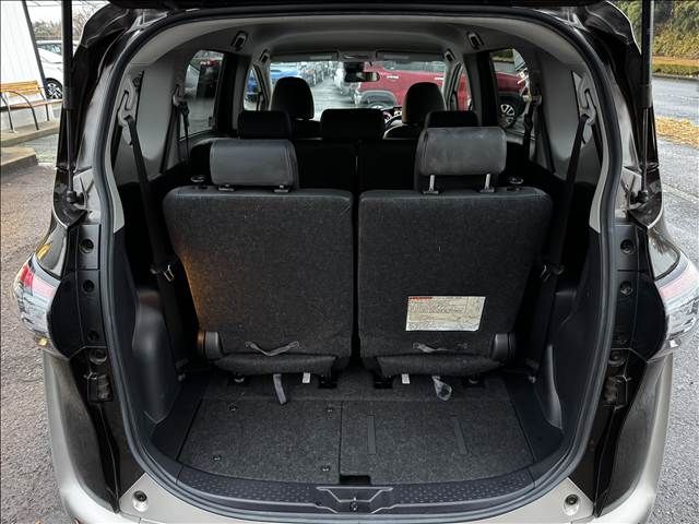 TOYOTA SIENTA HYBRID 2017