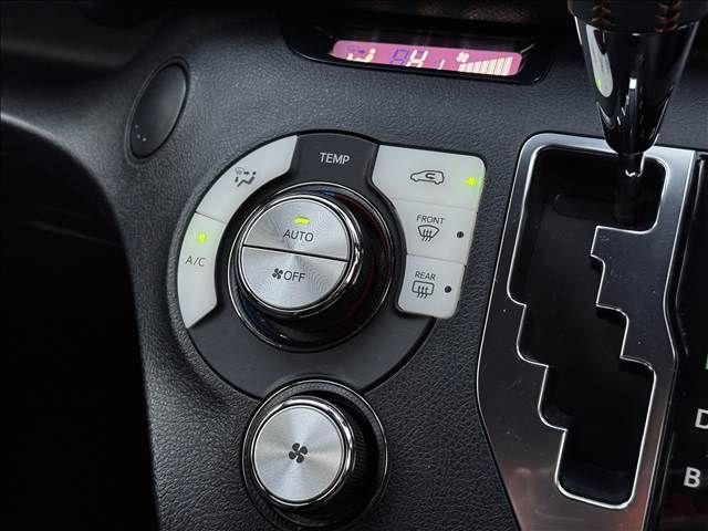 TOYOTA SIENTA HYBRID 2017