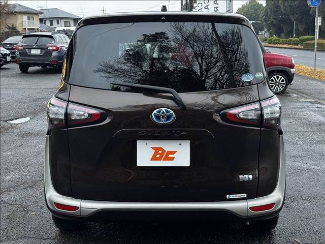 TOYOTA SIENTA HYBRID 2017