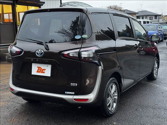 TOYOTA SIENTA HYBRID 2017