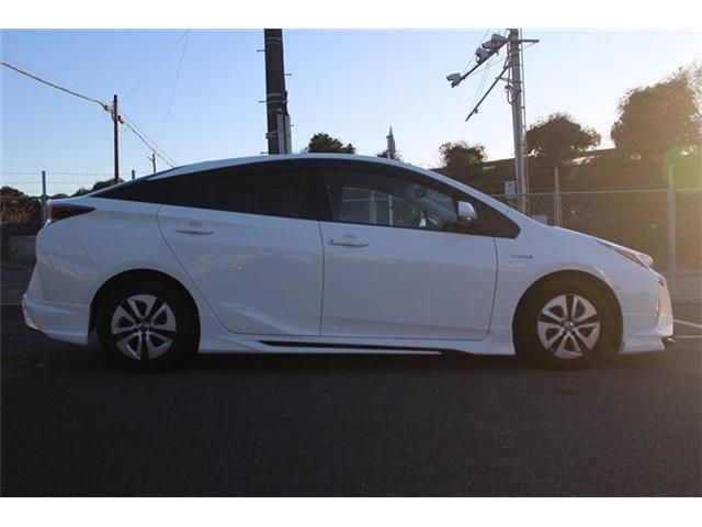 TOYOTA PRIUS 2016