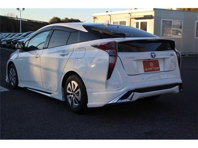 TOYOTA PRIUS 2016