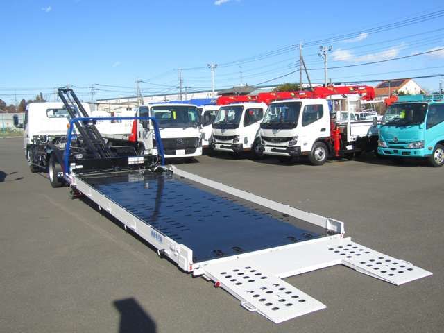 MITSUBISHI CANTER 2025