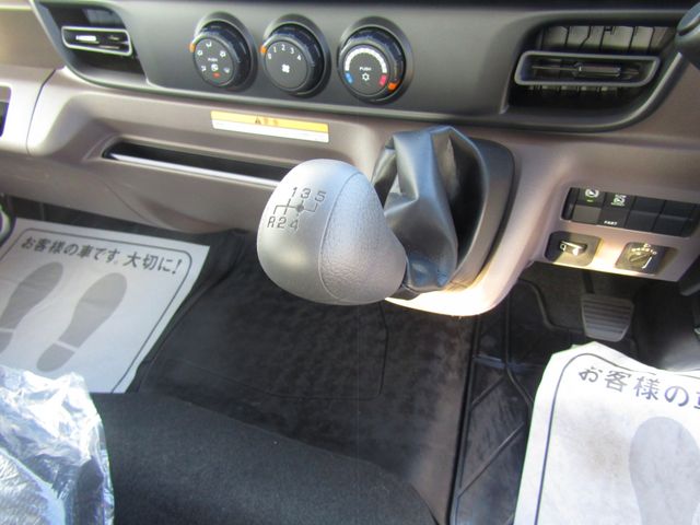 MITSUBISHI CANTER 2025