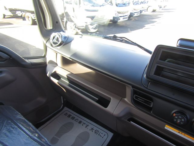 MITSUBISHI CANTER 2025