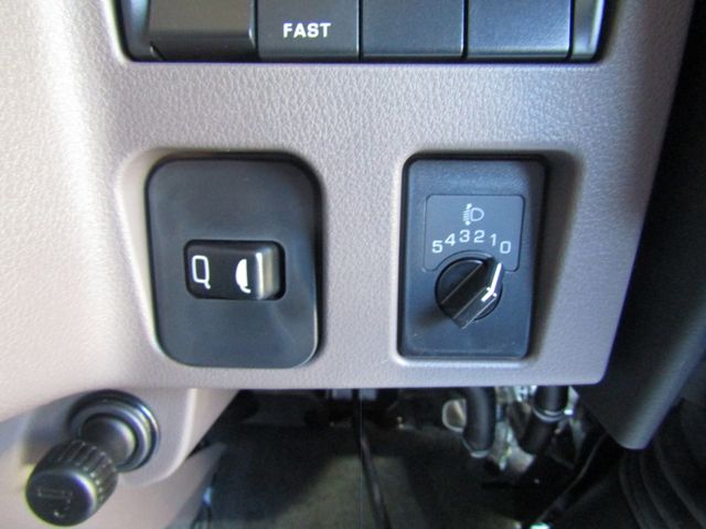 MITSUBISHI CANTER 2025