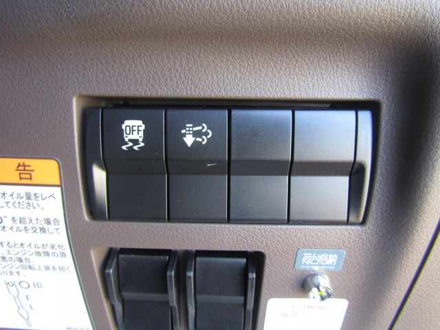 MITSUBISHI CANTER 2025