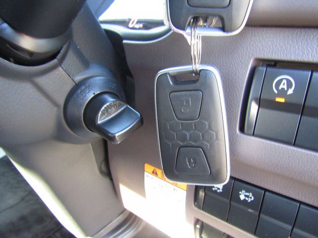 MITSUBISHI CANTER 2025