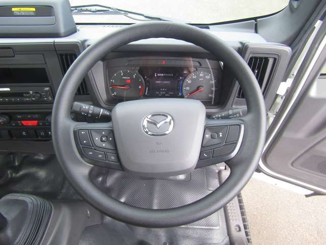 MAZDA TITAN 2025