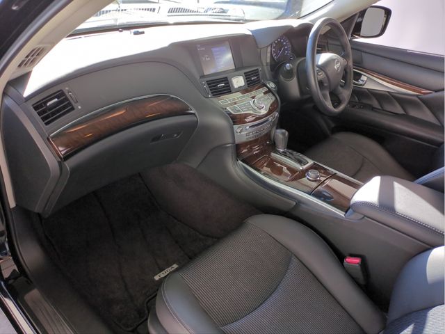 NISSAN FUGA HYBRID 2012