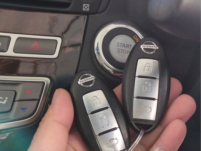 NISSAN FUGA HYBRID 2012