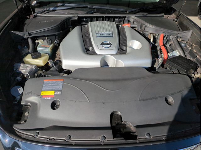 NISSAN FUGA HYBRID 2012