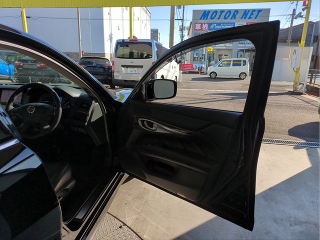 NISSAN FUGA HYBRID 2012