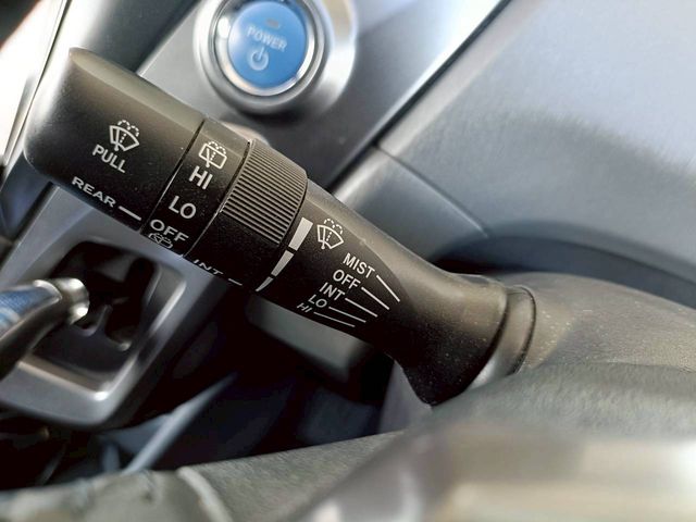 TOYOTA PRIUS Alpha 2013