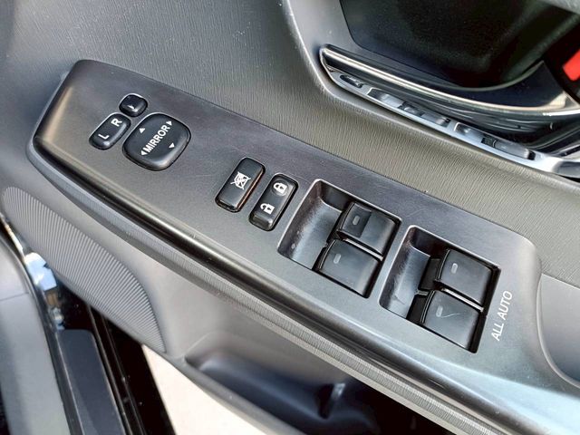 TOYOTA PRIUS Alpha 2013