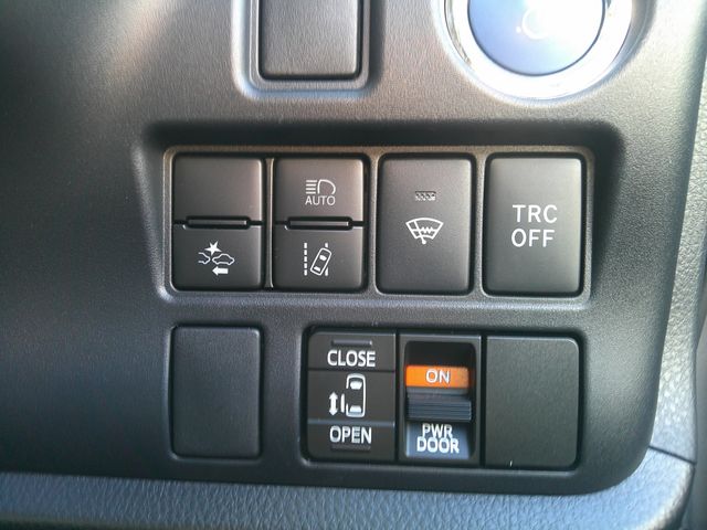 TOYOTA NOAH HYBRID 2020