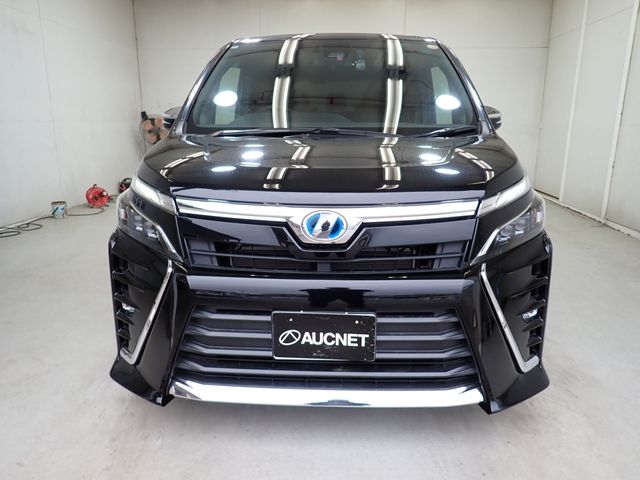 TOYOTA VOXY HYBRID 2018