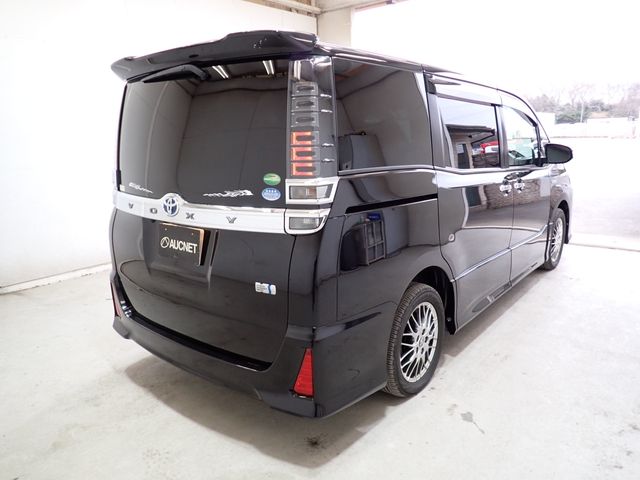 TOYOTA VOXY HYBRID 2018