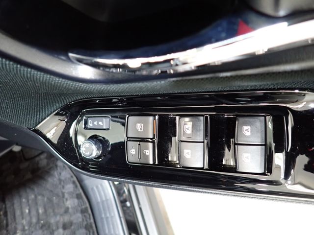 TOYOTA VOXY HYBRID 2018