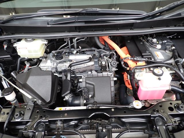 TOYOTA VOXY HYBRID 2018