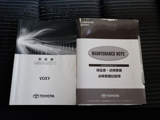 TOYOTA VOXY HYBRID 2018