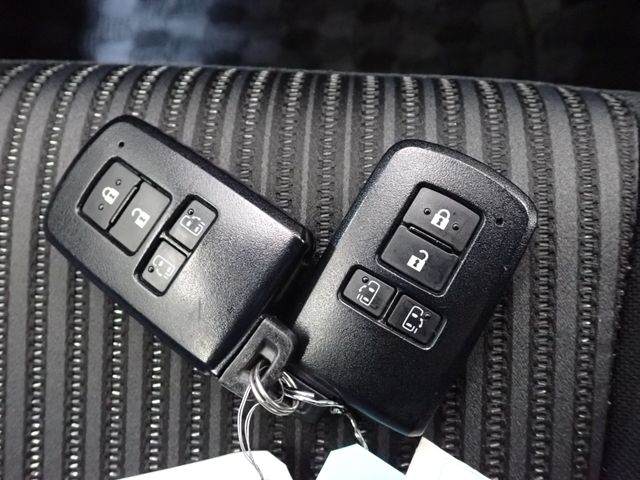 TOYOTA VOXY HYBRID 2018